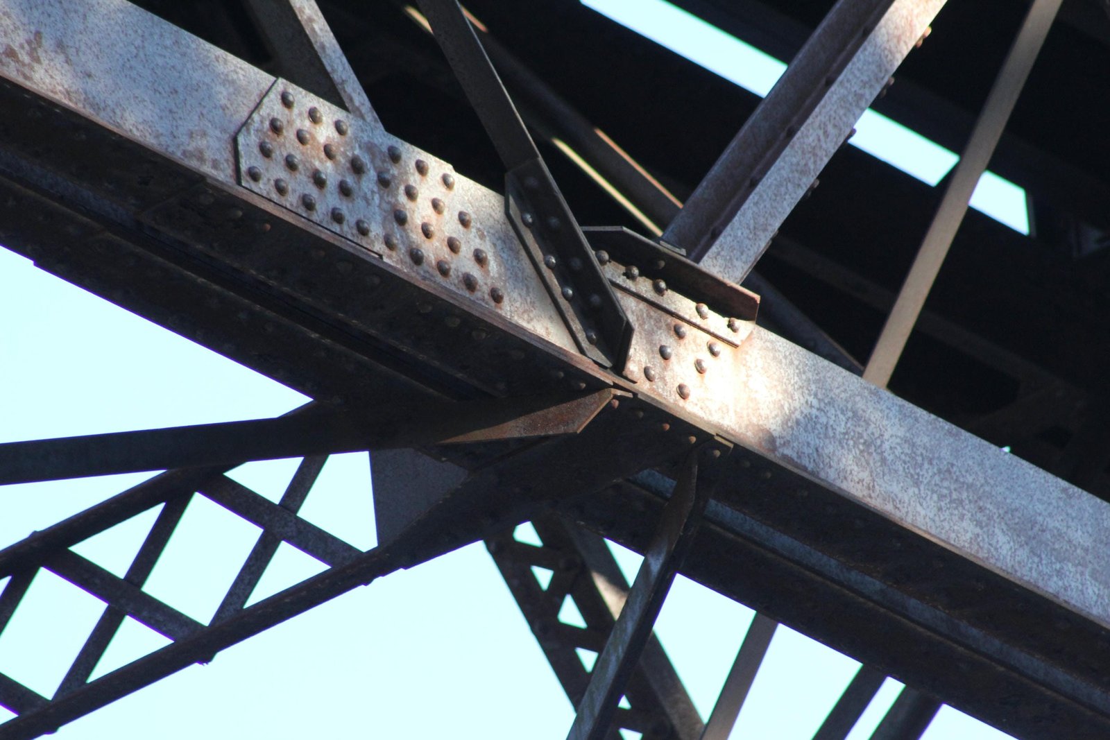 Lower connection